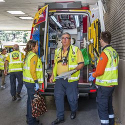 Un equipo de médicos preparado para atender urgencias en 'Ambulancias, en el corazón de la ciudad'
