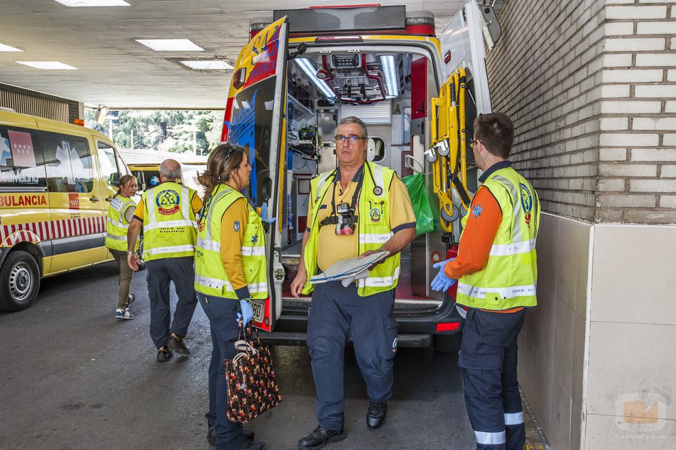 Un equipo de médicos preparado para atender urgencias en 'Ambulancias, en el corazón de la ciudad'