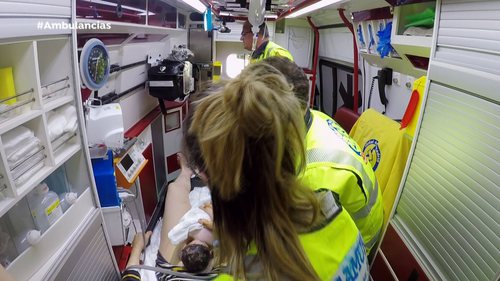Médicos atienden un parto en directo en 'Ambulancias, en el corazón de la ciudad'