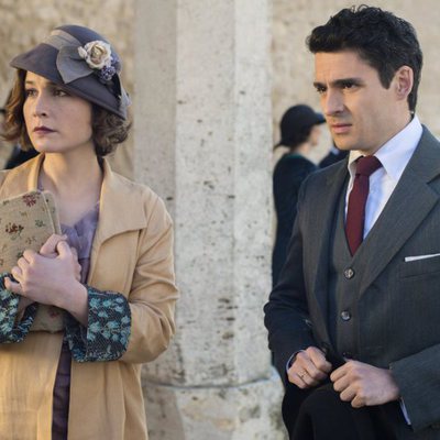 Nadia de Santiago y Nico Romero en 'Las chicas del cable'