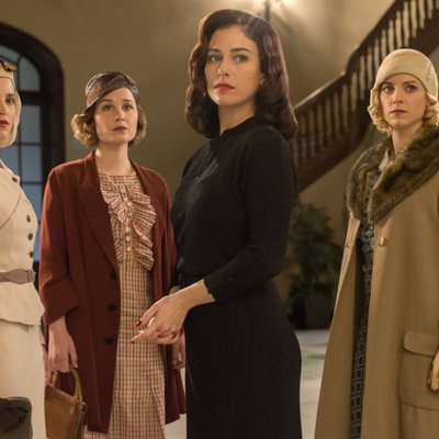 Blanca Suárez junto a Ana Fernández, Nadia de Santiago y Maggie Civantos en la tercera temporada de 'Las chicas del cable'