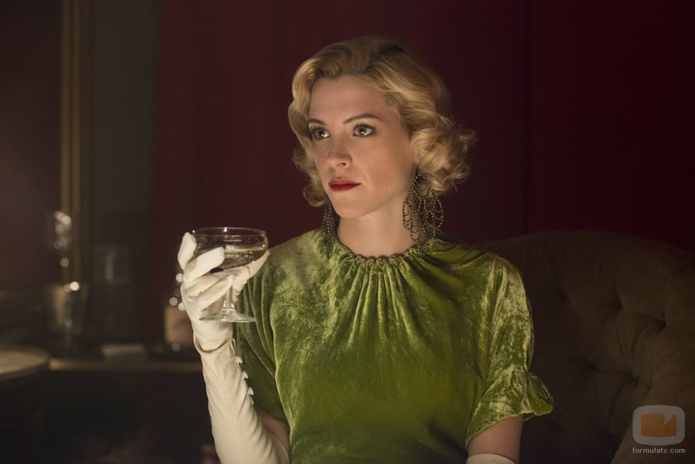 Maggie Civantos en el rodaje de la tercera temporada de 'Las chicas del cable'
