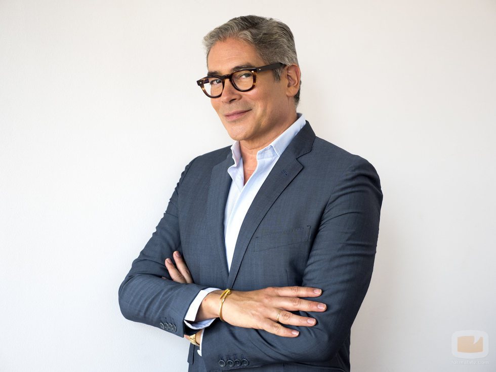 Boris Izaguirre en una imagen promocional de 'Sí, quiero ese vestido'
