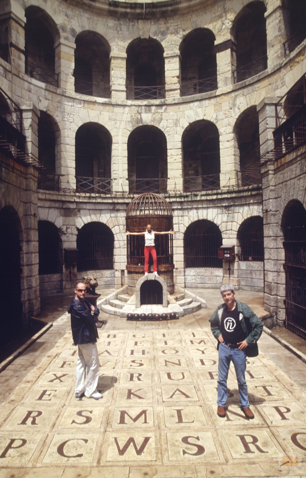 Paula Vázquez, Félix Álvarez y Óscar Ladoire en la fortaleza de 'Fort Boyard'