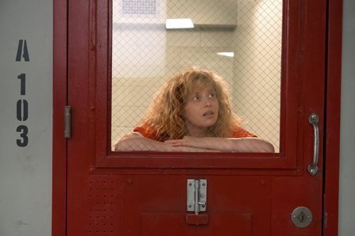 Nicky Nichols mira hacia arriba desde su celda en la sexta temporada de 'Orange is the New Black'