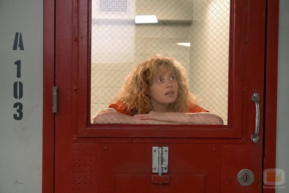 Nicky Nichols mira hacia arriba desde su celda en la sexta temporada de 'Orange is the New Black'