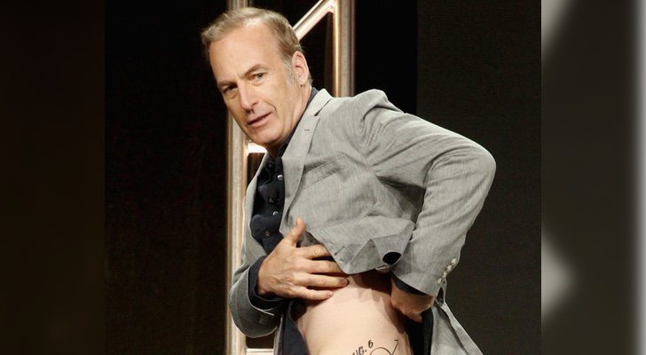Bob Odenkirk enseña el culo para promocionar la cuarta temporada de 'Better Call Saul'