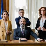 Javier Cámara, María Pujalte, Nuria Mencía y Adam Jezierski en 'Vota Juan', serie de TNT