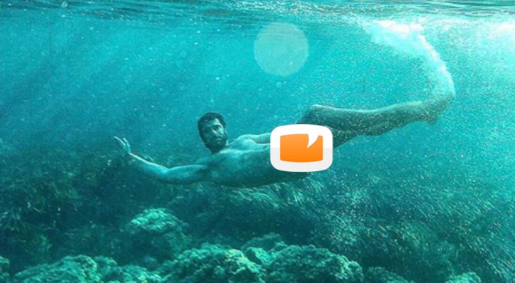 Alfonso Bassave se desnuda en una cala de Menorca