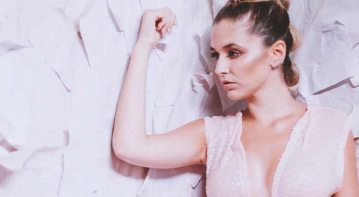 Portada de "Mentiras de papel", segundo single de Mireya Bravo