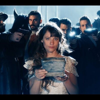 Michelle Jenner, en una escena de 'El Continental'