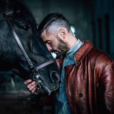 Álex García, en una escena de 'El Continental'
