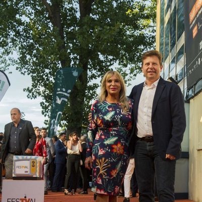 Toñi Prieto y Tinet Rubira, en la alfombra naranja del FesTVal 2018
