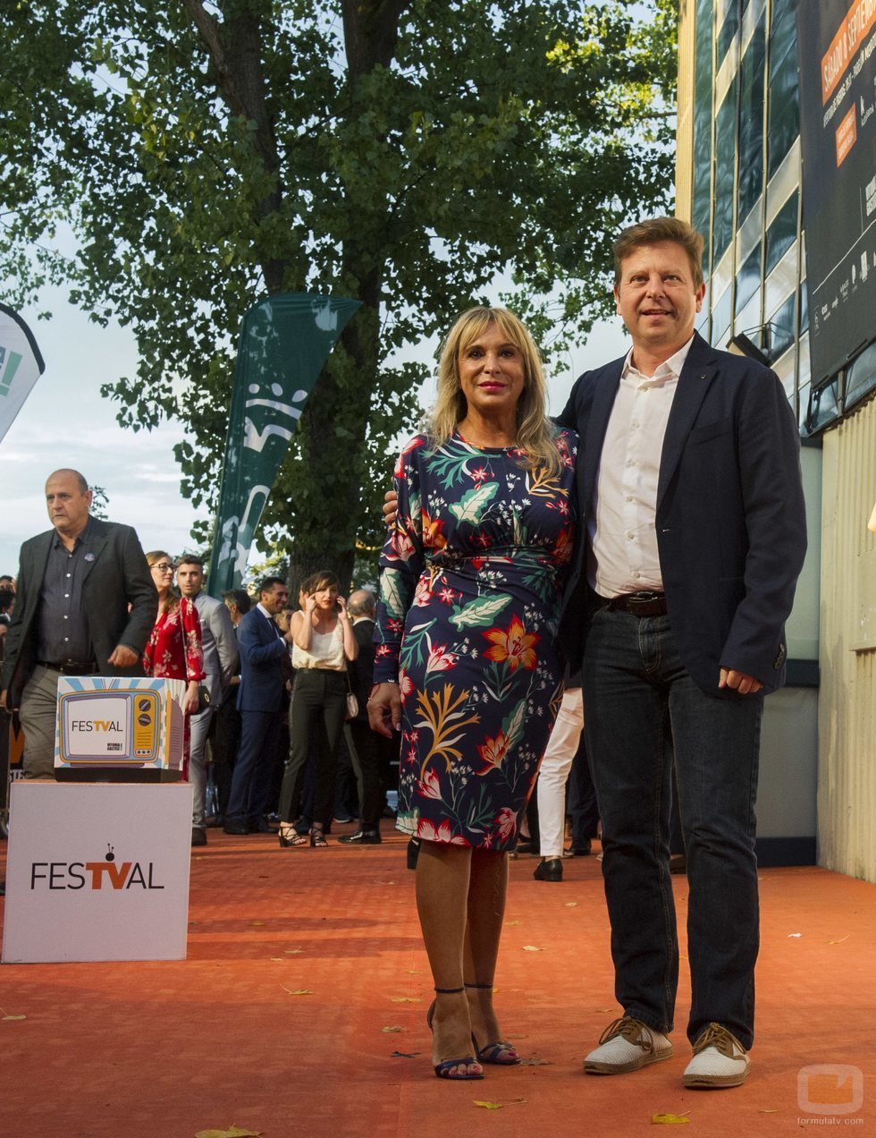 Toñi Prieto y Tinet Rubira, en la alfombra naranja del FesTVal 2018