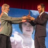 Ricardo Gómez recibiendo el premio "Interpretación Destacada" en el FesTVal 2018