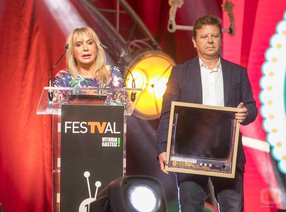 Toñi Prieto y Tinet Rubira recogen el premio a 'OT 2017' en el FesTVal 2018