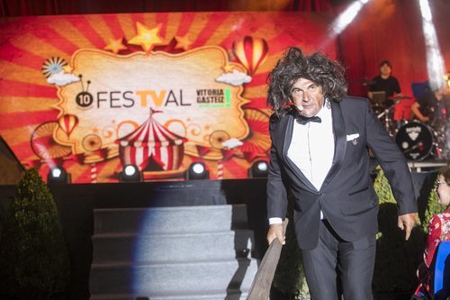 El troglodita de "Crea Cultura" en la gala de clausura del FesTVal 2018