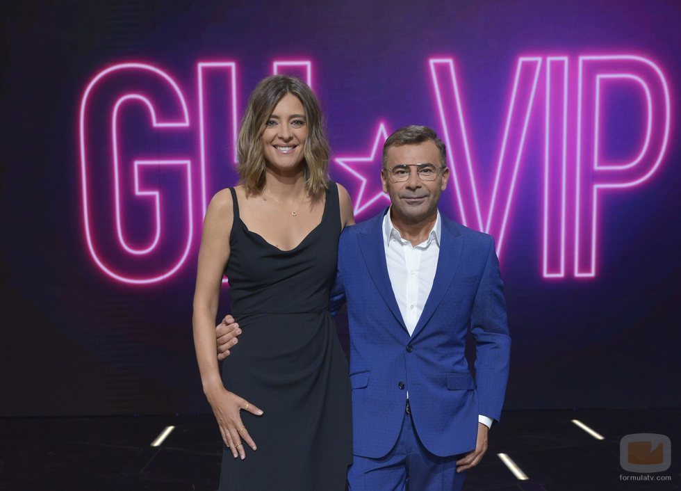 Jorge Javier Vázquez y Sandra Barneda posan en el plató de 'GH VIP 6'