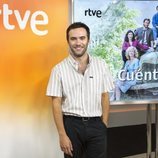Ricardo Gómez posando en la presentación de la temporada 19 de 'Cuéntame'