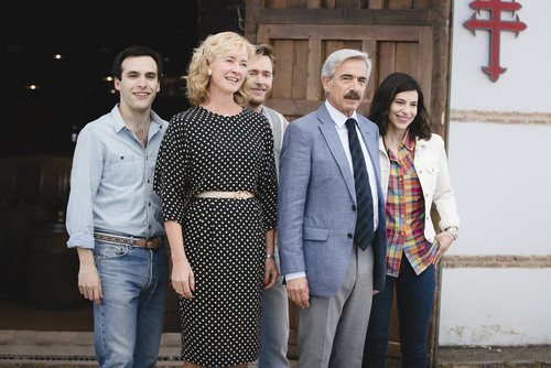 La familia Alcántara sonriendo en 'Cuéntame cómo pasó'