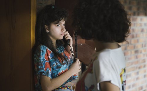 María Alcántara habla por teléfono en 'Cuéntame cómo pasó'