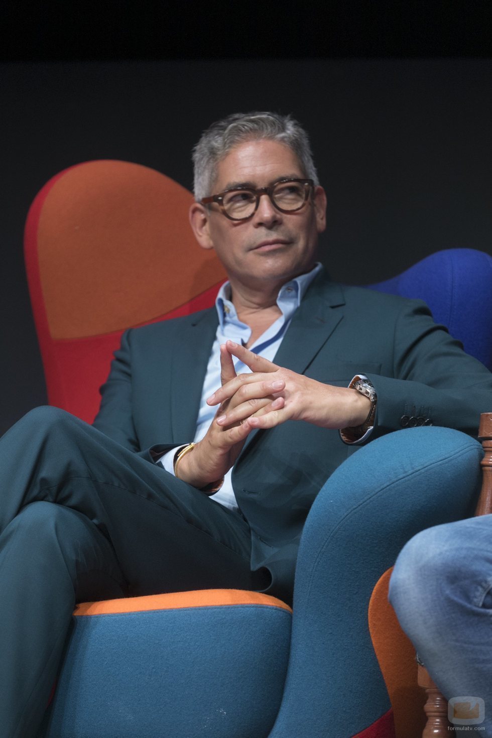 Boris Izaguirre, sentado durante la presentación de 'MasterChef Celebrity 3'