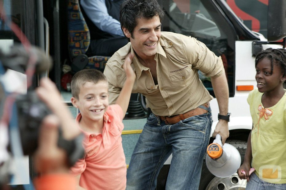 Jorge Fernández con un niño en un orfanato en 'Esta casa era una ruina'