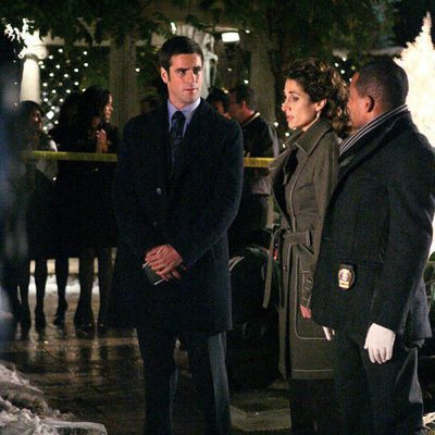 Eddie Cahill y Melina Kanakaredes