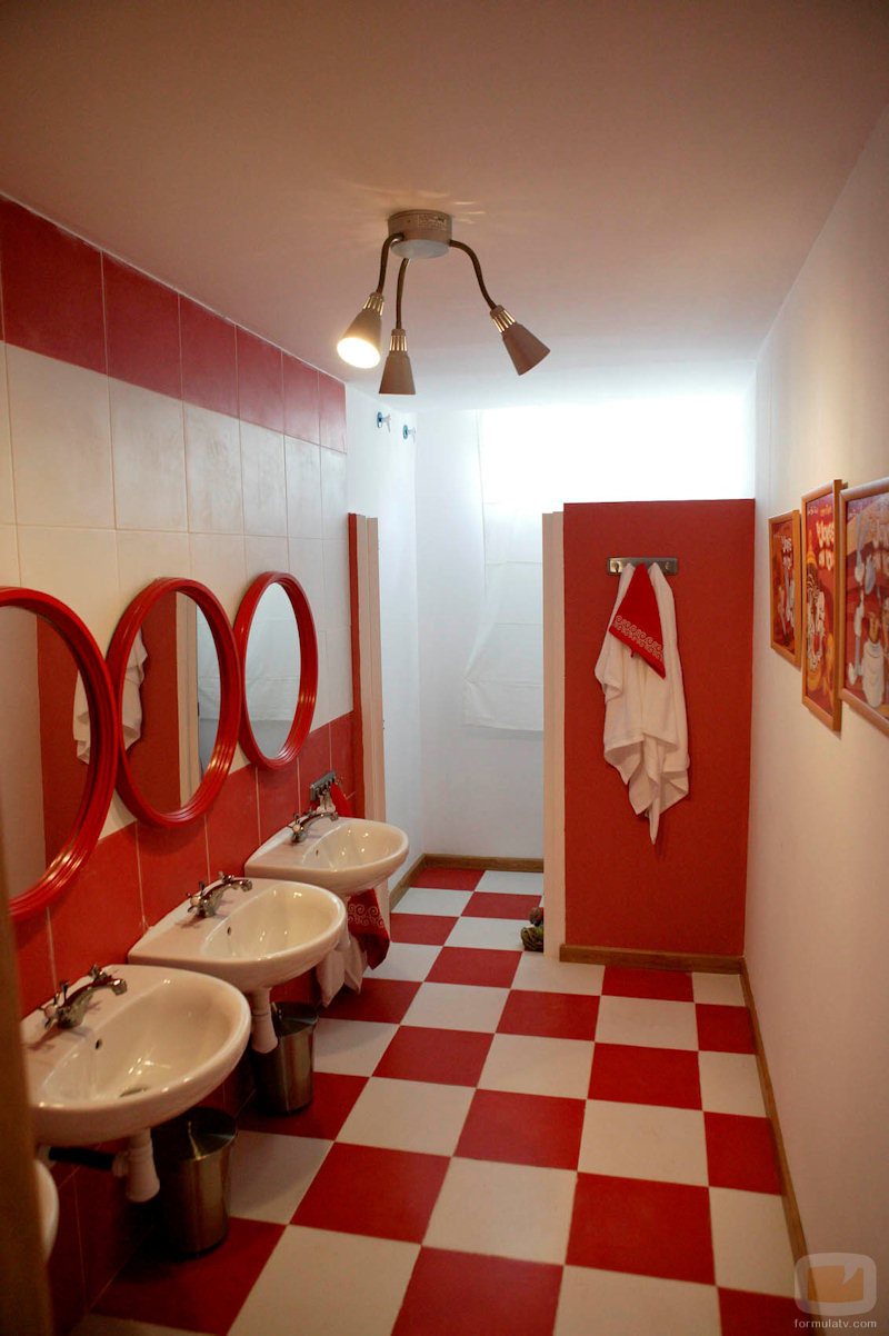 Baño del orfanato en 'Esta casa era una ruina'