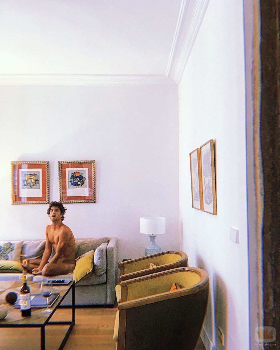 Jorge Brazález ('Masterchef 5') se desnuda en el salón de su casa