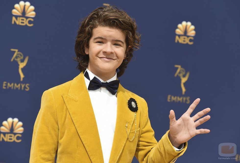 Gaten Matarazzo en la alfombra roja de los Emmy 2018