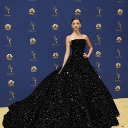 Angela Sarafyan en la alfombra roja de los Emmy 2018