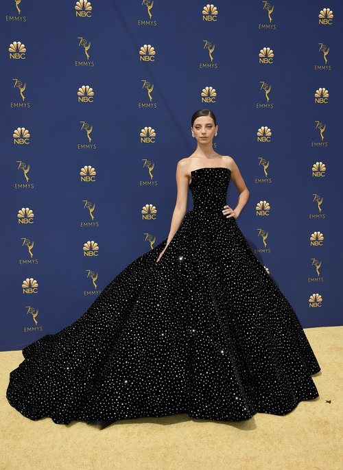 Angela Sarafyan en la alfombra roja de los Emmy 2018