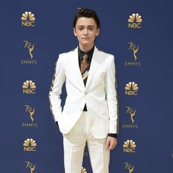 Noah Schnapp en la alfombra roja de los Emmy 2018