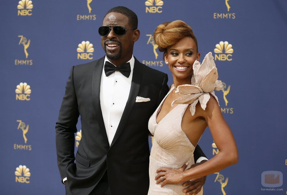 Sterling K. Brown y su mujer Ryan Michelle Bathe en la alfombra roja de los Emmy 2018