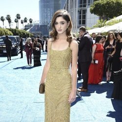Natalia Dyer en la alfombra roja de los Emmy 2018
