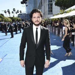 Kit Harington en la alfombra roja de los Emmy 2018 