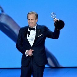 Jeff Daniels ganador de una estatuilla en los Emmy 2018