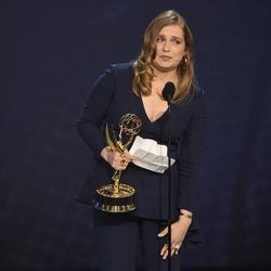 Merritt Wever ganadora de una estatuilla en los Emmy 2018