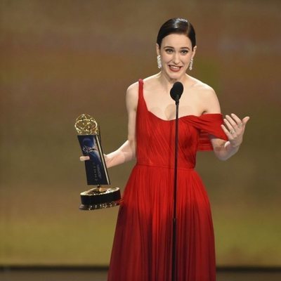 Rachel Brosnahan ganadora del Emmy a la mejor actriz de comedia