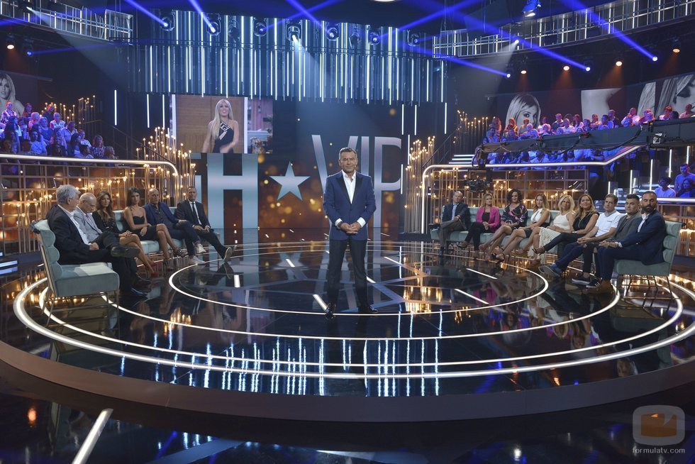 Jorge Javier Vázquez da la bienvenida a Oriana desde el plató de 'GH VIP 6'