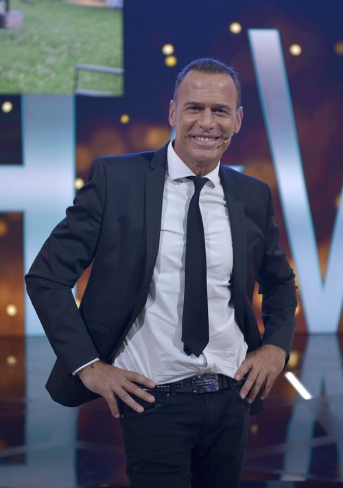 Carlos Lozano posando en el plató de 'GH VIP 6'