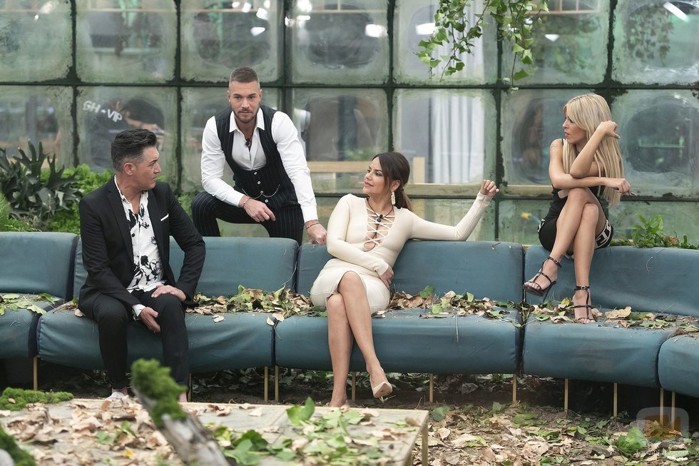 Ángel Garó, Tony Spina, Mónica Hoyos y Oriana Marzoli dentro de la casa de 'GH VIP 6'