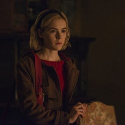 Kiernan Shipka en 'Las escalofriantes aventuras de Sabrina'