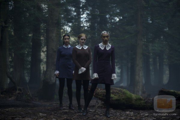 Adeline Rudolph, Tati Gabrielle y Abigail Cowen en 'Las escalofriantes aventuras de Sabrina'