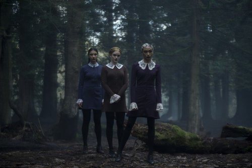 Adeline Rudolph, Tati Gabrielle y Abigail Cowen en 'Las escalofriantes aventuras de Sabrina'