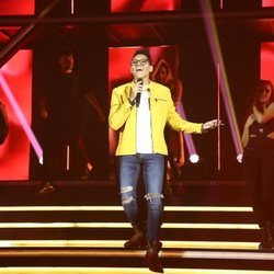 Alfonso cantando "Pégate" en la Gala 0 de 'OT 2018'
