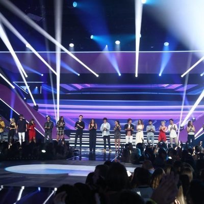 Los 18 seleccionados de 'OT 2018' sobre el escenario en la Gala 0