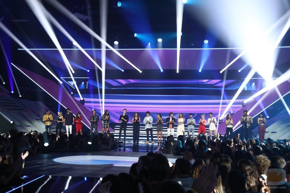 Los 18 seleccionados de 'OT 2018' sobre el escenario en la Gala 0