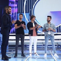 Roberto Leal junto a los tres aspirantes en duda para entrar en 'OT 2018'